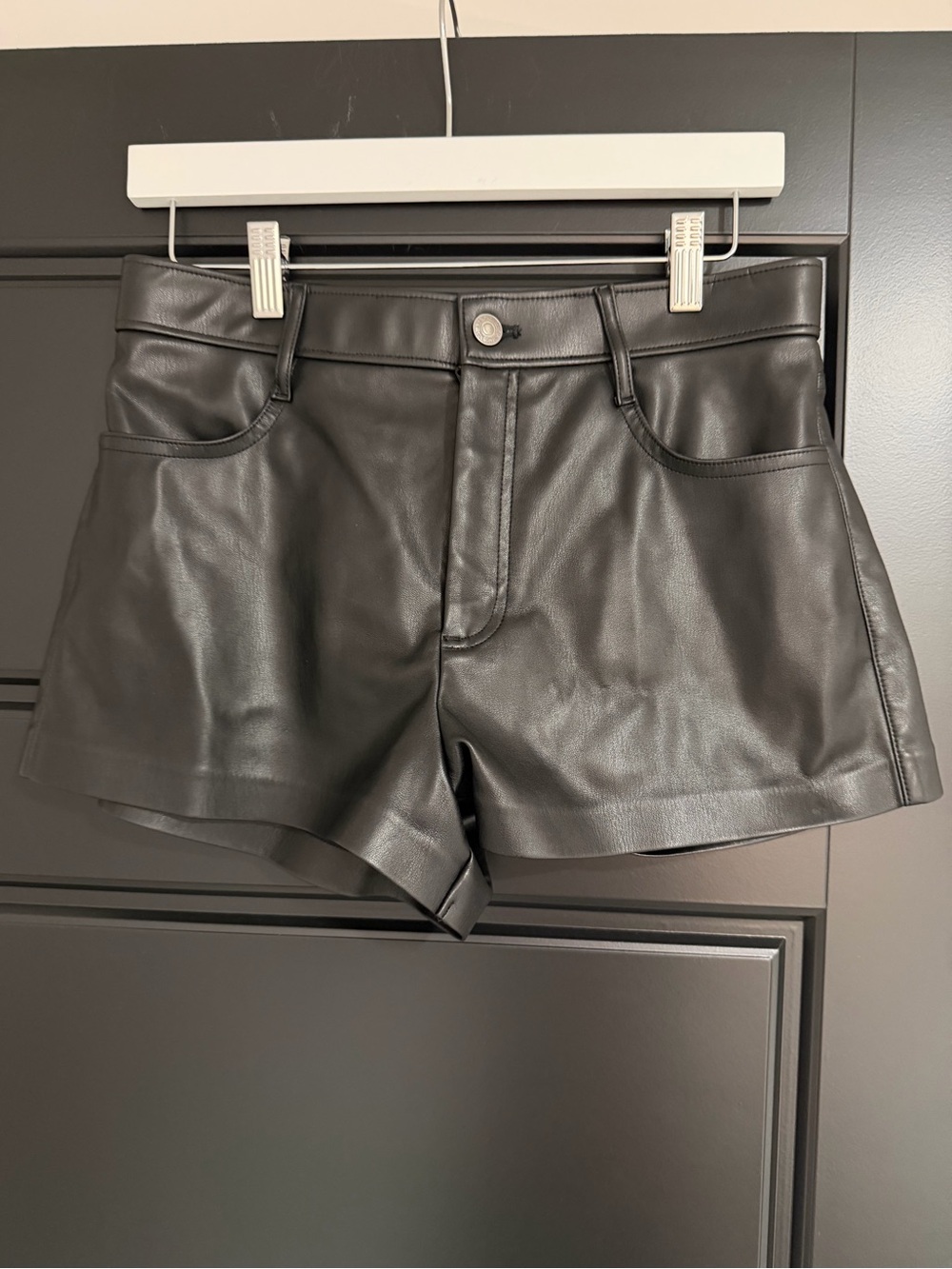 Abercrombie & Fitch Black Faux Leather High Rise Shorts Size 28